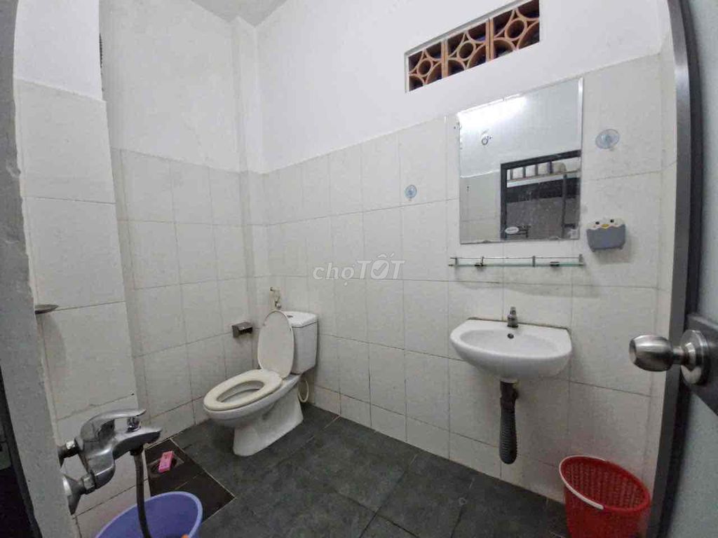 cheap air conditioning suite close to the airport.