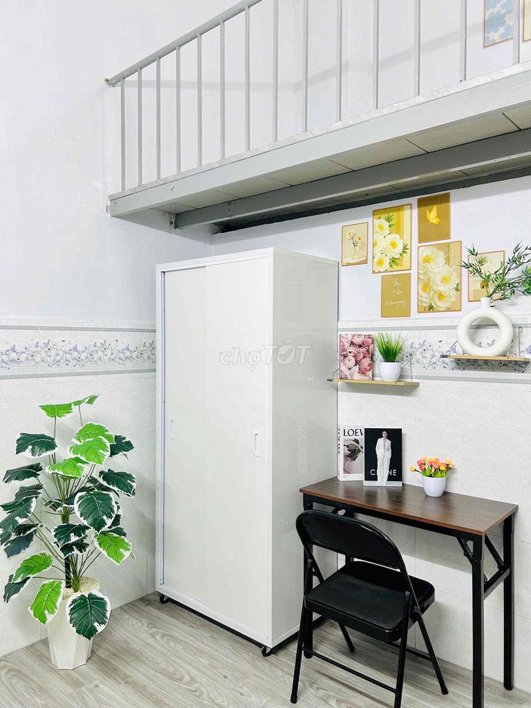 Cheap-ass hotel room right here at the new market, Nguyễn Ảnh Thủ.