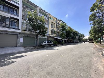 Rent the 5th street house Tên Lửa, 5 x 20 meters, opposite ALS Bình Tân