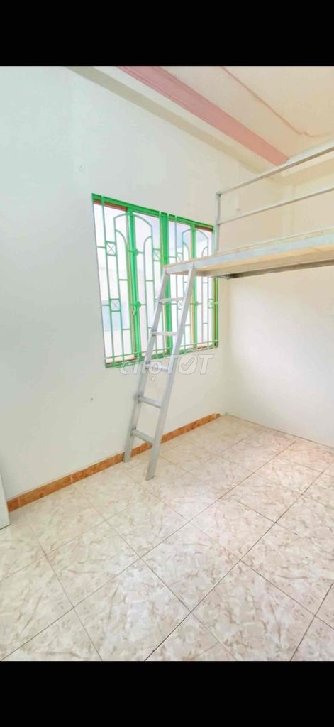 It's the owner who rents cheap hotel rooms. Three Gò Vấp districts.