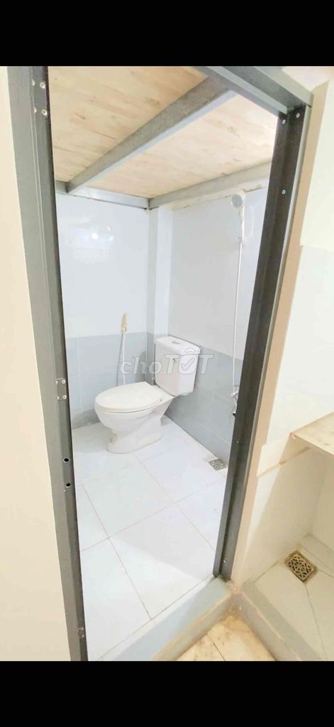 It's the owner who rents cheap hotel rooms. Three Gò Vấp districts.