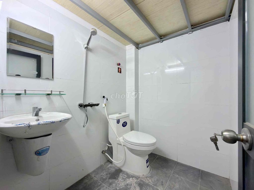 Dropped at 500 k • Vườn Lài Station Room 12