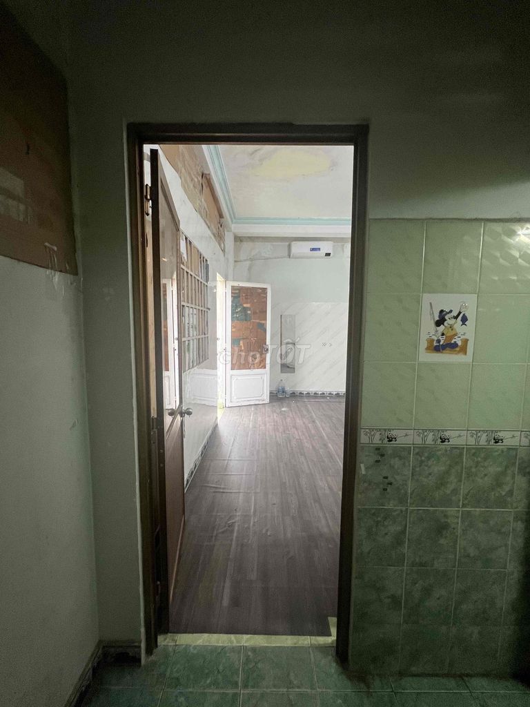 Rent a room with a balcony 22 meters wide
