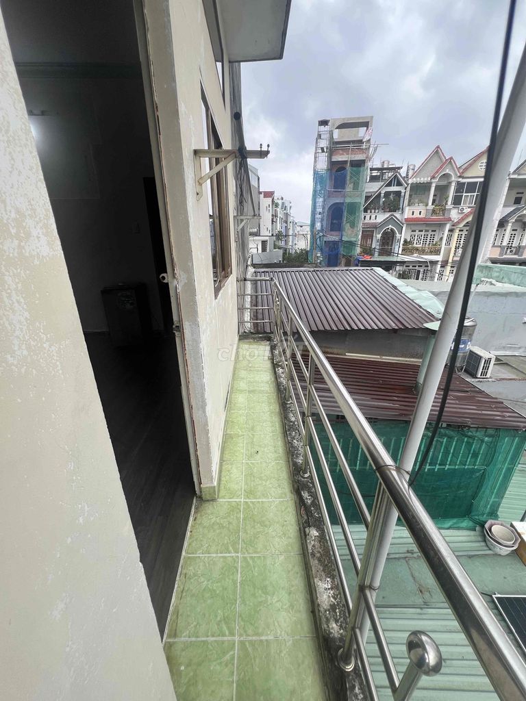 Rent a room with a balcony 22 meters wide