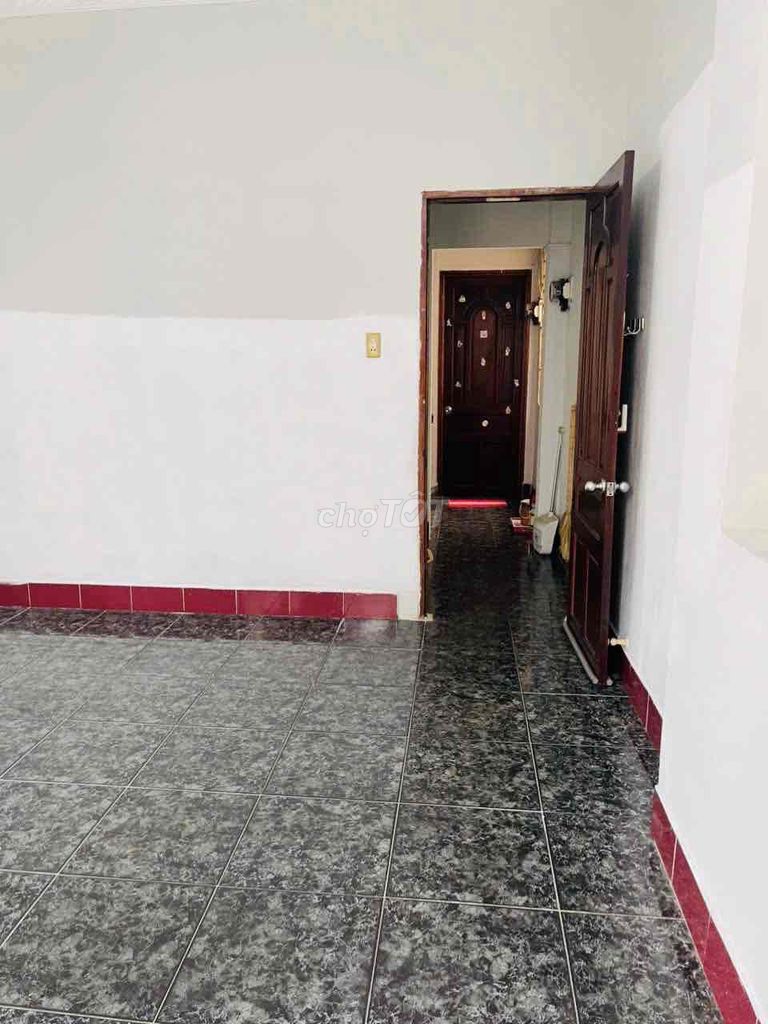 Room 42 M2 has a balcony - free time - 3.5 million per month