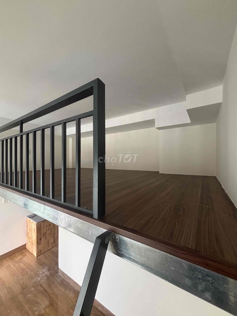 It's the owner - the new balcony built x Hẻm 180 Nguyễn Hữu Cảnh – squared