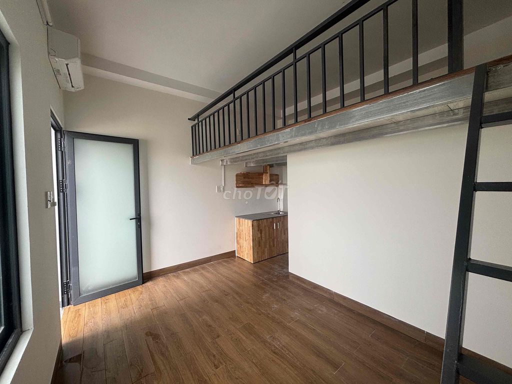 It's the owner - the new balcony built x Hẻm 180 Nguyễn Hữu Cảnh – squared
