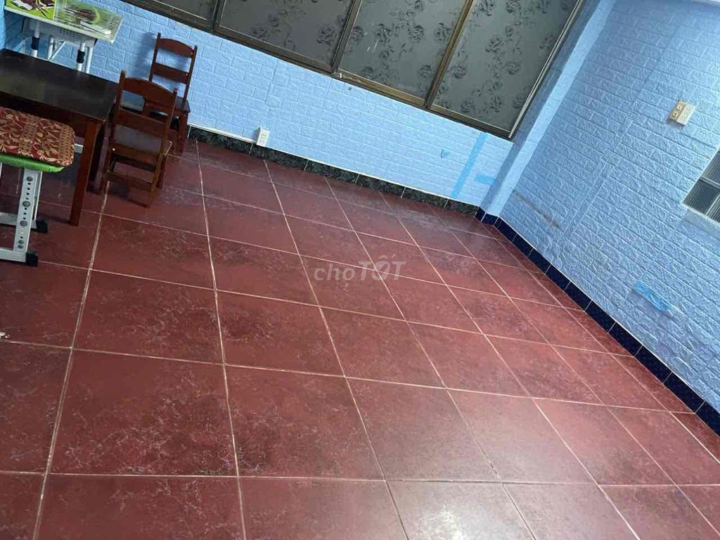 Room 30 M2 free time-- 3 million a month.