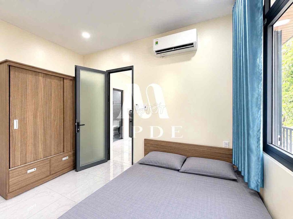 The real one, the real one, the balcony bedroom, the elevator.