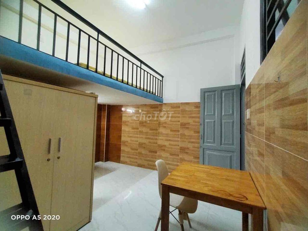 The student room is super-beautiful, right next to Tan Son Nhut Airport