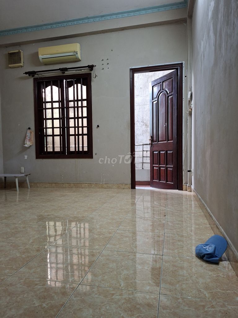 The student room is right in front of Nơ Trang Long cheap
