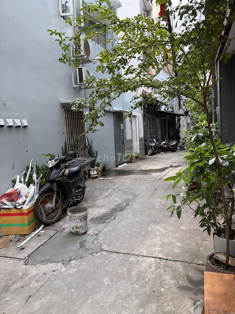 Rent Central Room, contact District 1, District 3, District 10, medium.