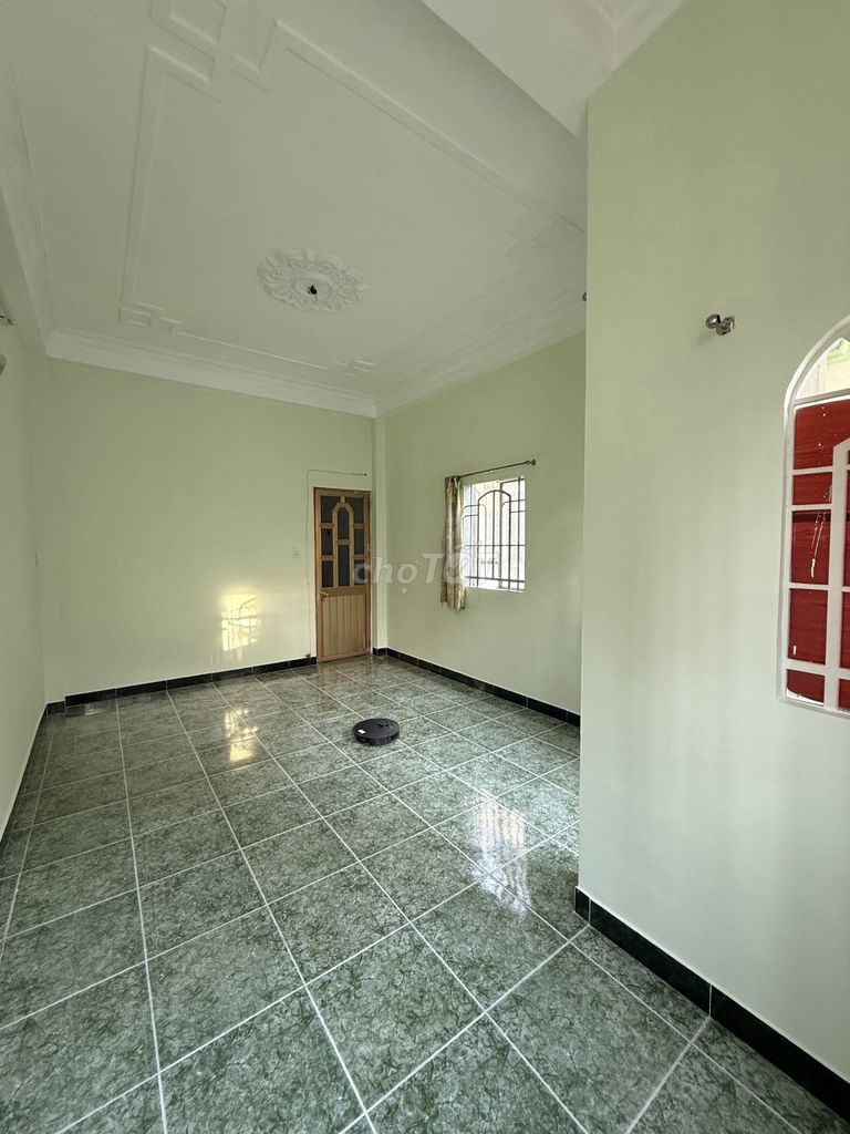 Get women room Gò Vấp.5 million, balcony, private toilet.