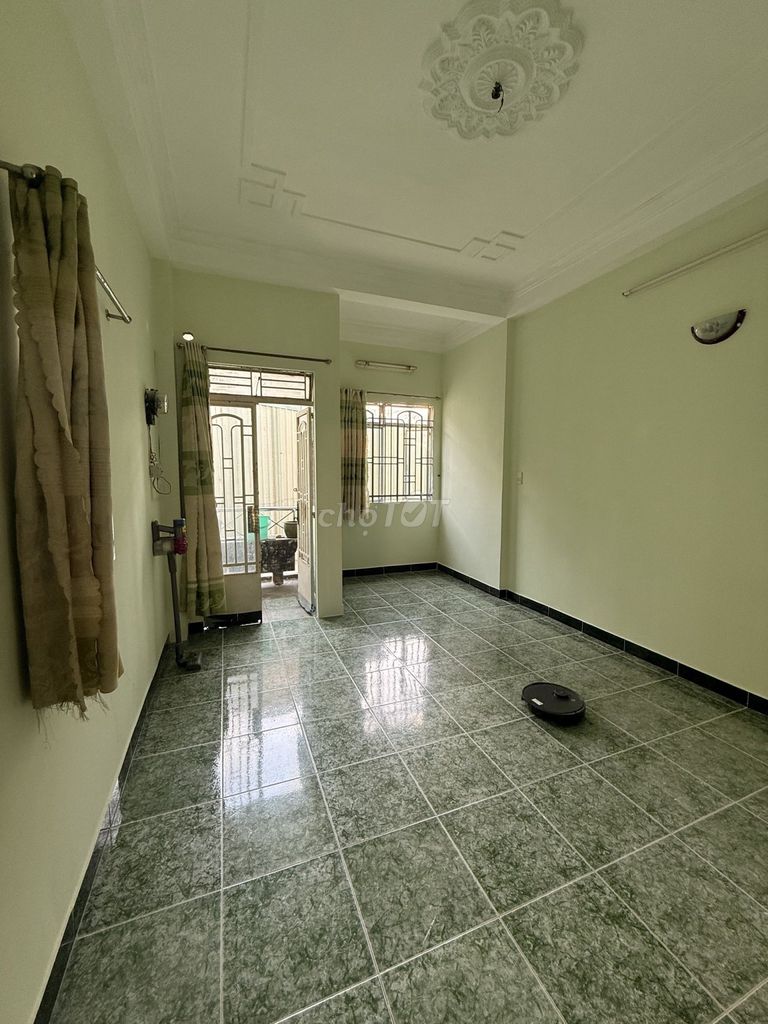 Get women room Gò Vấp.5 million, balcony, private toilet.