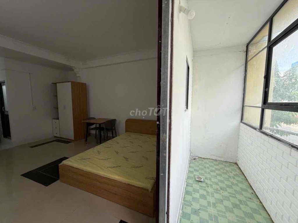 One empty room full of furniture - bandol 35 m2 only 4 million4