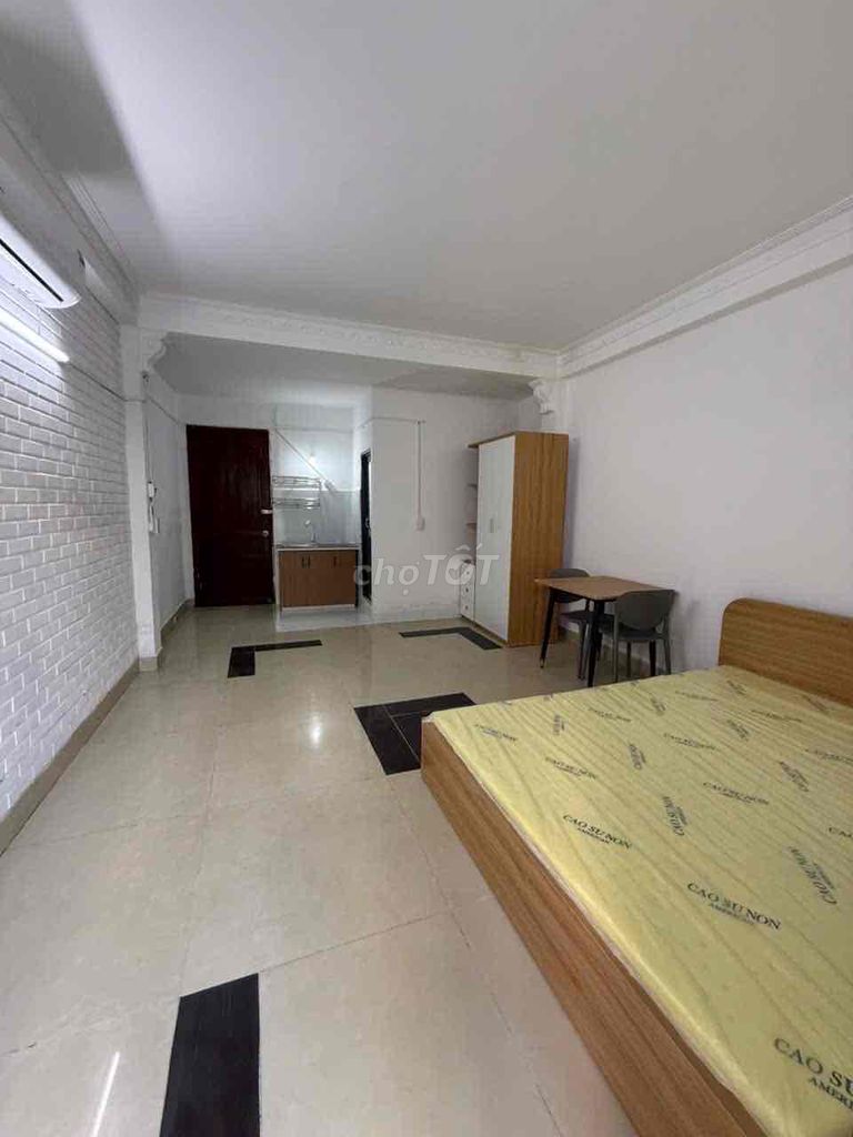 One empty room full of furniture - bandol 35 m2 only 4 million4