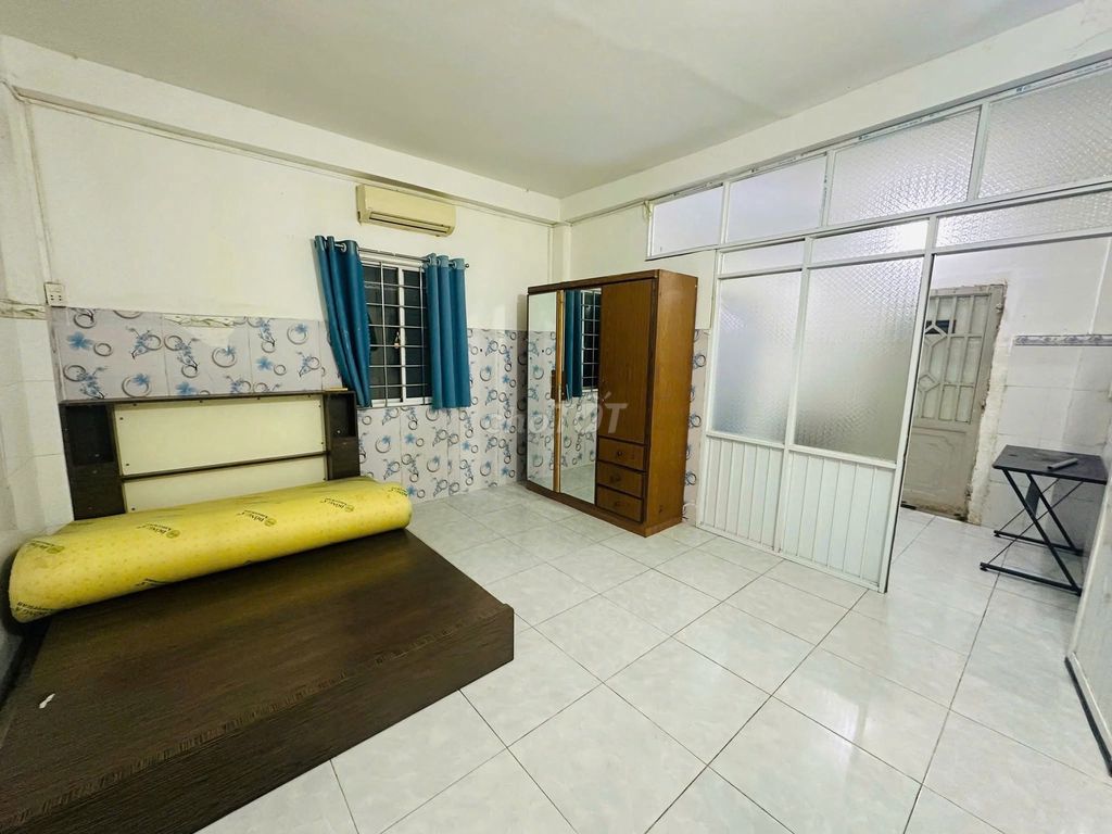 Rent a motel in 7th.