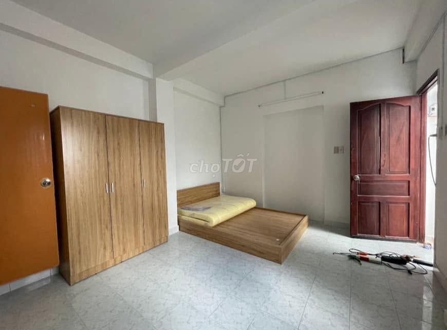 Room 8/2 nguyễn huy tưởng Bình Thạnh