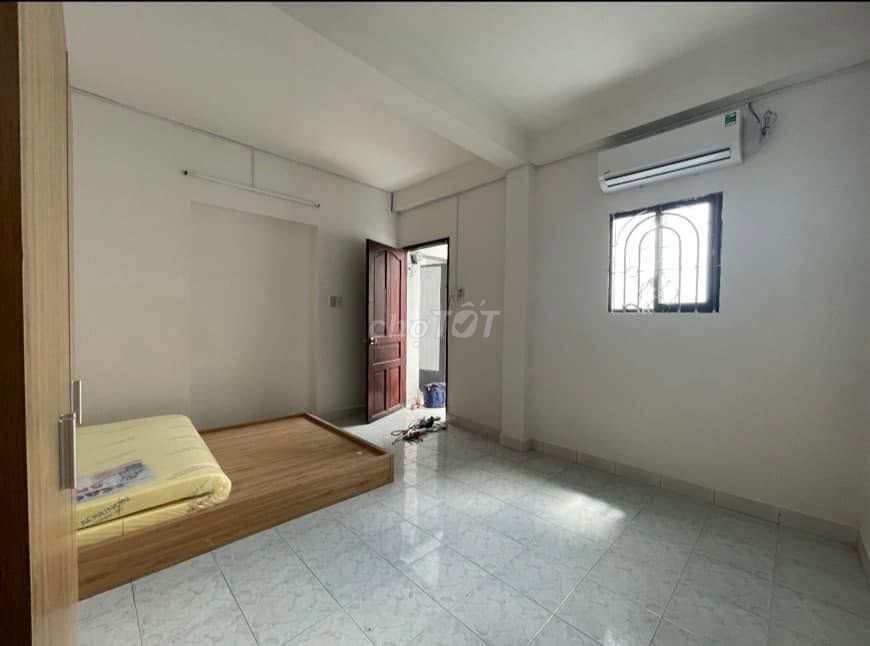 Room 8/2 nguyễn huy tưởng Bình Thạnh