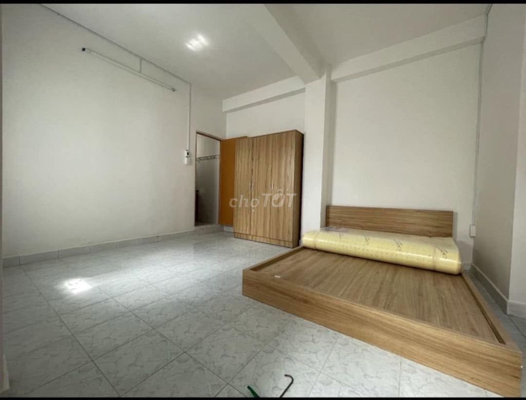 Room 8/2 nguyễn huy tưởng Bình Thạnh