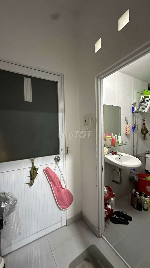 Room 20 meters, private bathroom, government-private power. Bình Thạnh