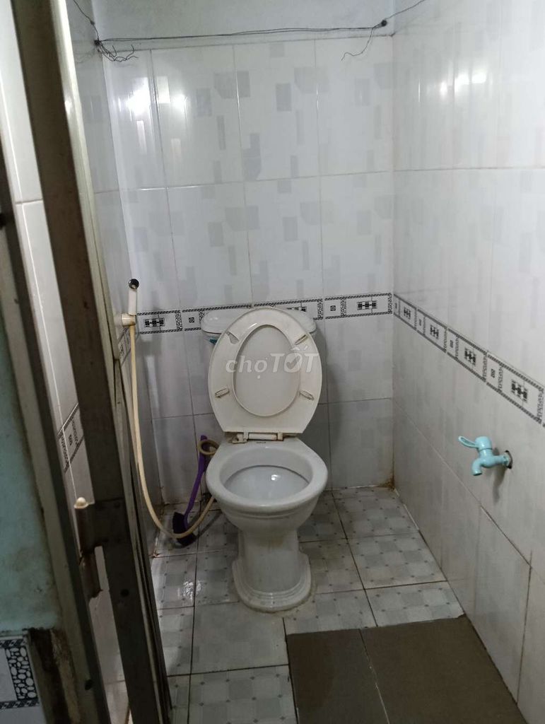 Nguyễn Văn Quá motel room