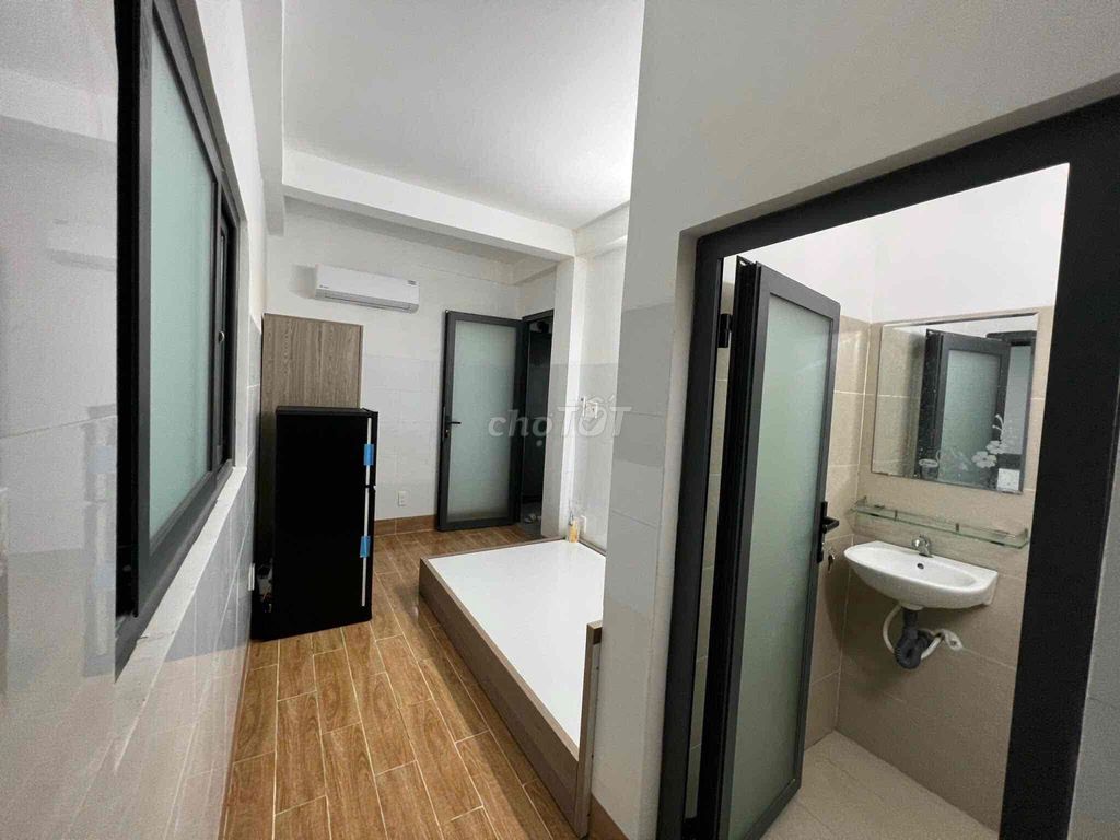 Near the University of Gemstone, studio air academy 30 meters 2