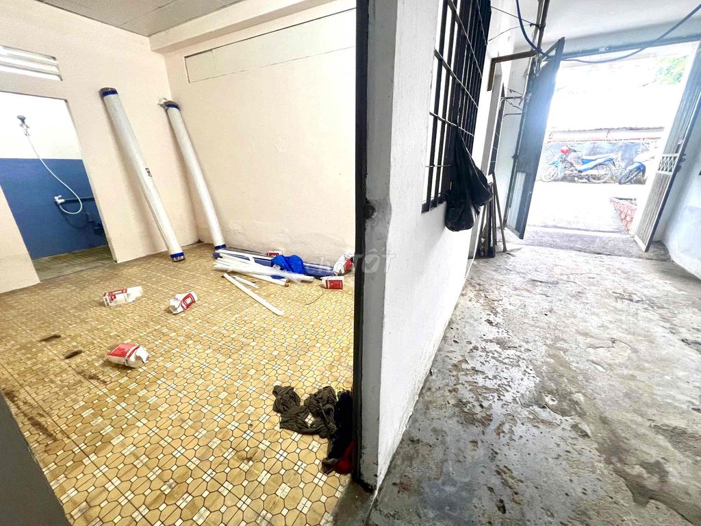 Right into the ground room right around the An LạcZ0 Bình Tân circle