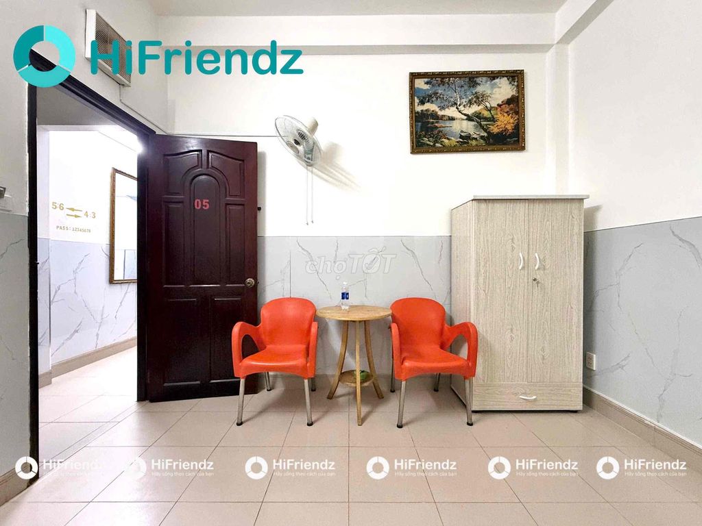 Studio Full Seven, right next to the Church of Paullo, 'round the corner of Funkylin'.