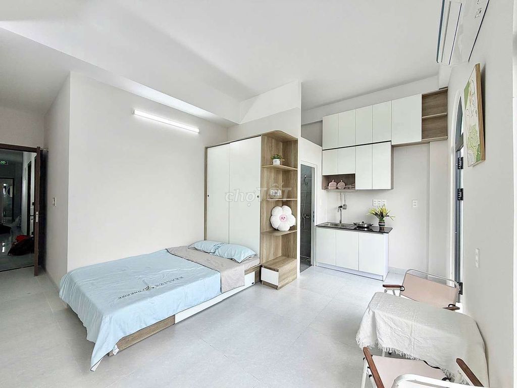It's the owner of renting new apartments 100 percent near the University of Constitution and Business University.