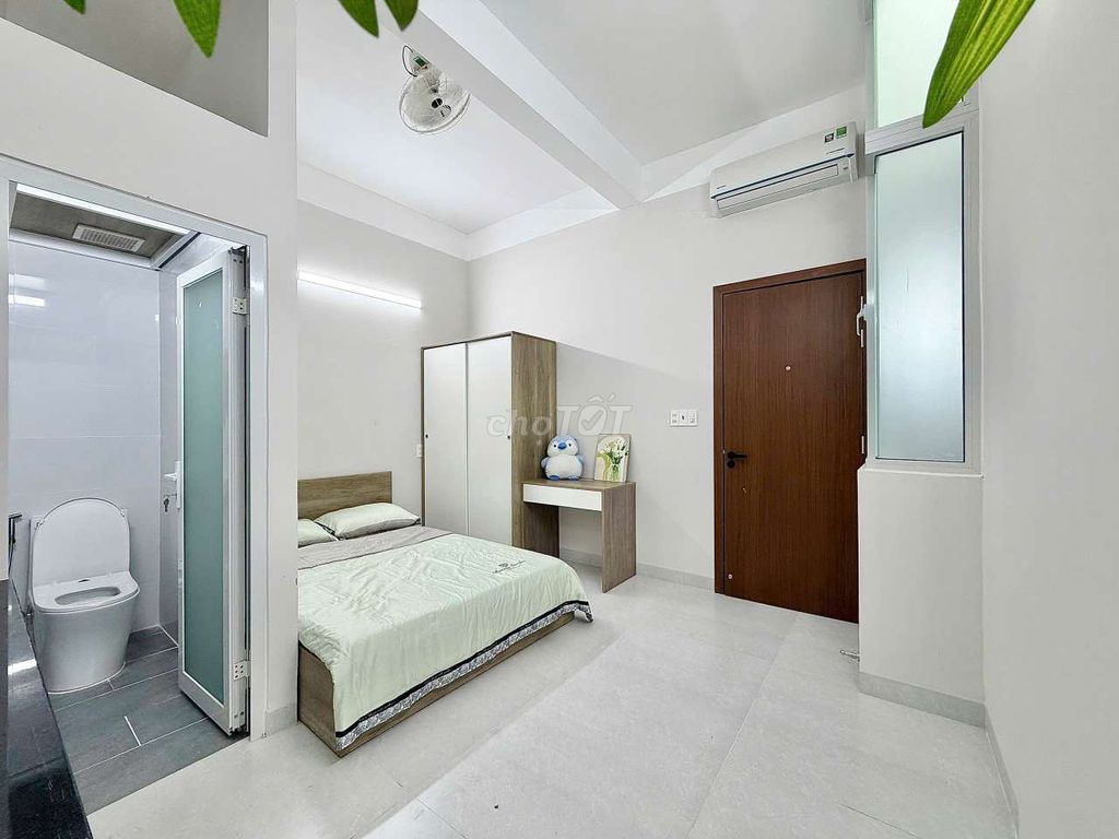 It's the owner of renting new apartments 100 percent near the University of Constitution and Business University.