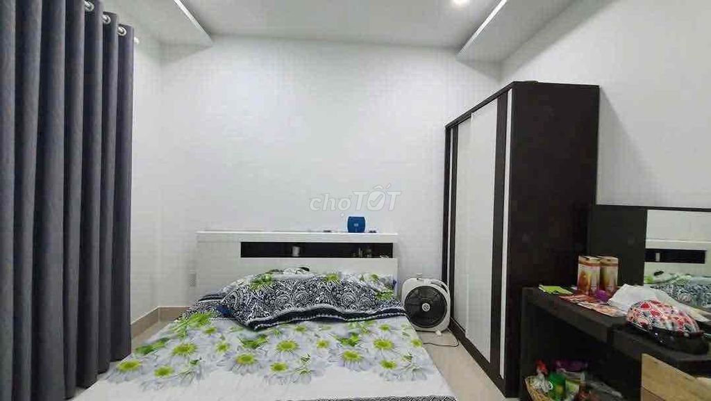 Check out Nguyễn Duy Trinh.