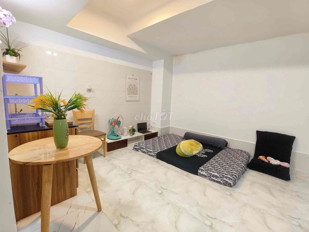 The studio is full interior - newly built - near the University of Charitable College, trade