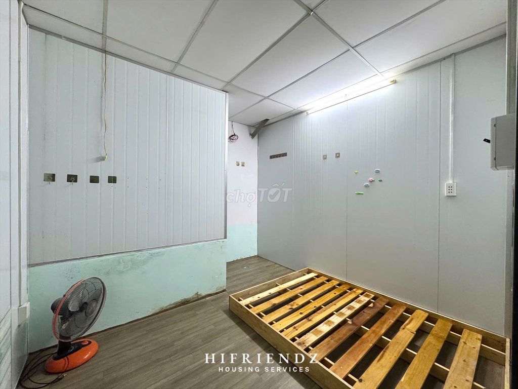 Only three million, An Bình, 5-5-5-5, student-price hotel-- student.