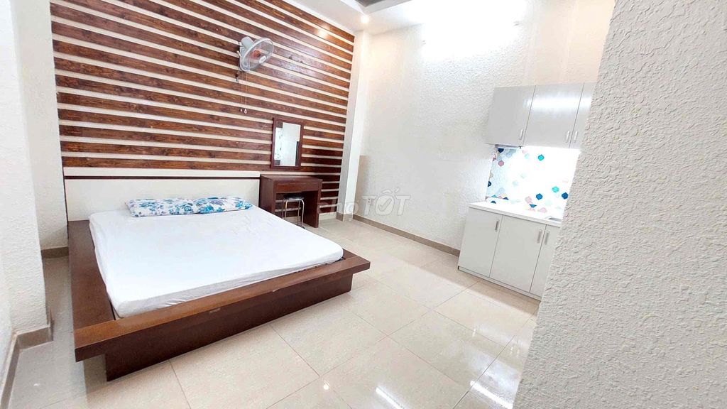 Rent a nice room full of furniture - 4.3 million near District 8 station.