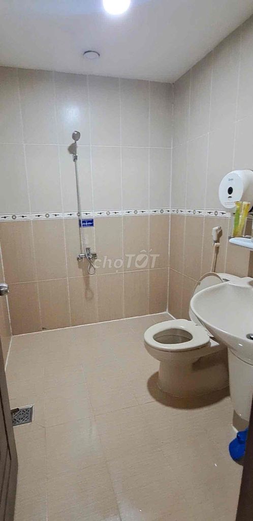 Rent a nice room full of furniture - 4.3 million near District 8 station.