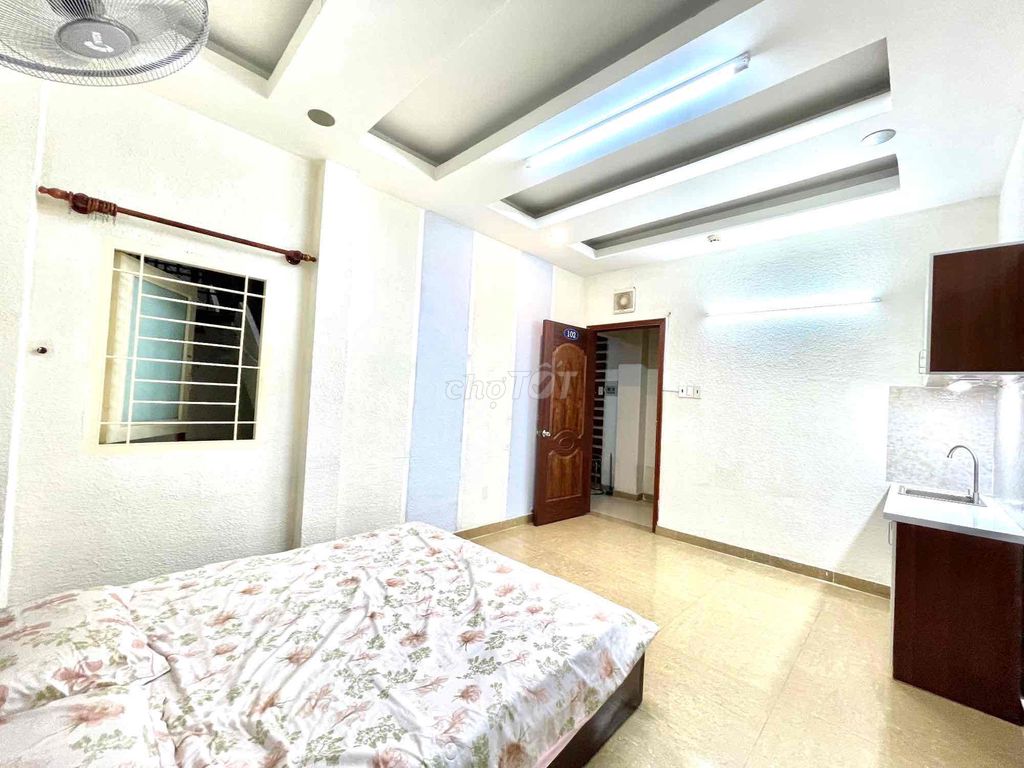 Rent a nice room full of furniture - 4.3 million near District 8 station.