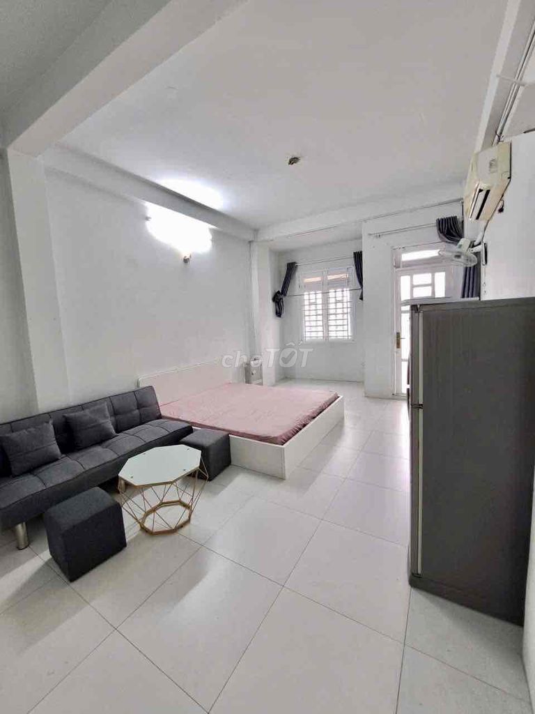 Rent the balcony room 5.9 million - full Cao Lỗ.