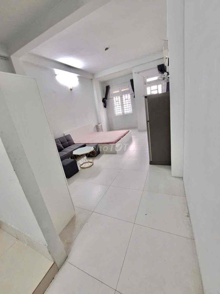 Rent the balcony room 5.9 million - full Cao Lỗ.
