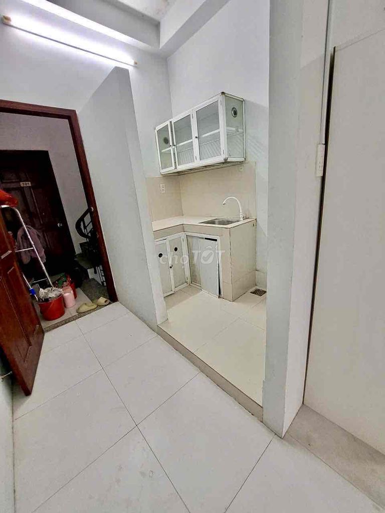 Rent the balcony room 5.9 million - full Cao Lỗ.