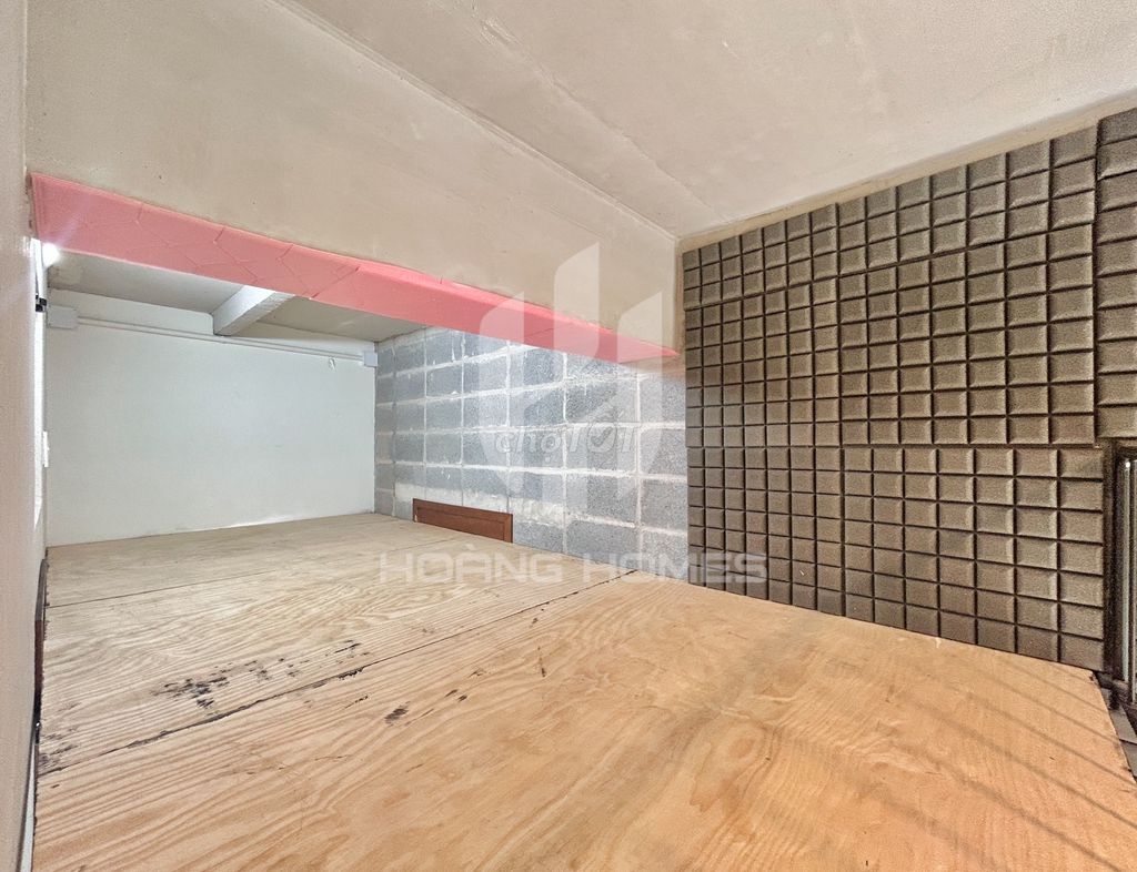 The guard room has a full interior -- soft price-- right there.