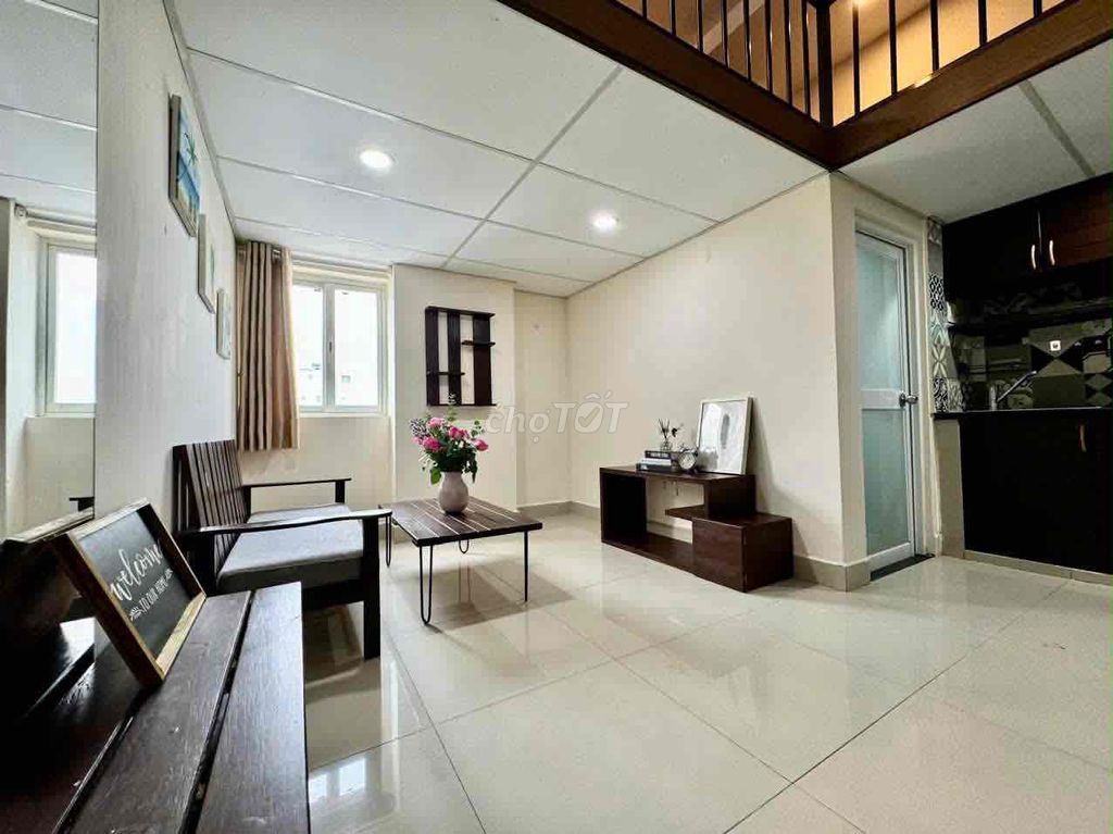 Quick room in District 7, near the full school market.