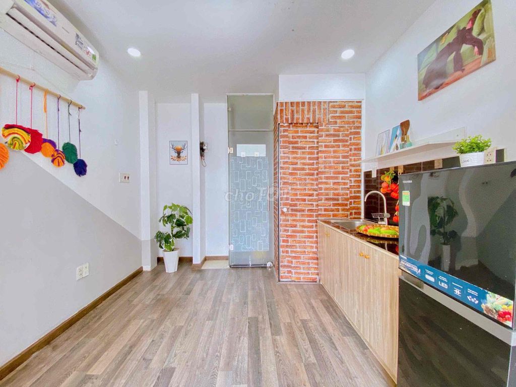 Rent a new room full of furniture - right in the center of Bình Thạnh
