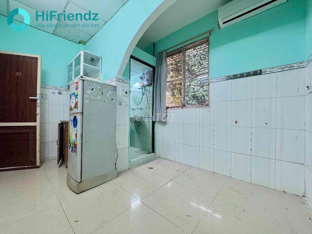 The boarding room near the y-full interior bridge