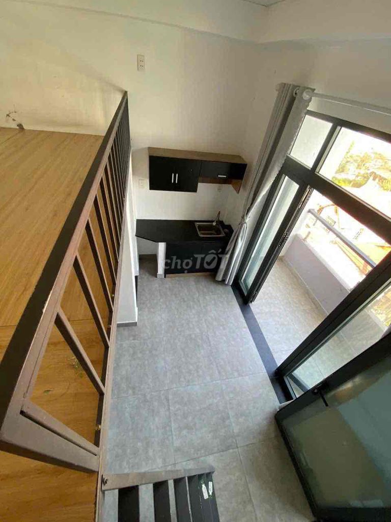 Near the death of the King, 2 sleeping spaces, room wide