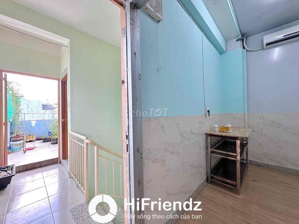 In one floor, empty an interior kitchen at the private washing machine Phan Anh.