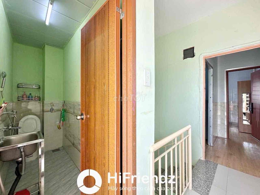 In one floor, empty an interior kitchen at the private washing machine Phan Anh.