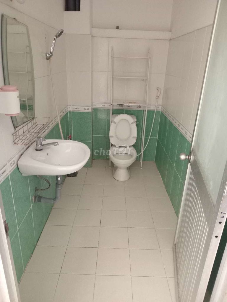 Rent a hotel near the school of literature.