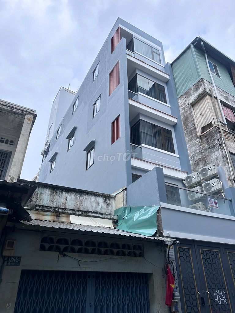 Rent a new motel building - female major - downtown in 5th.