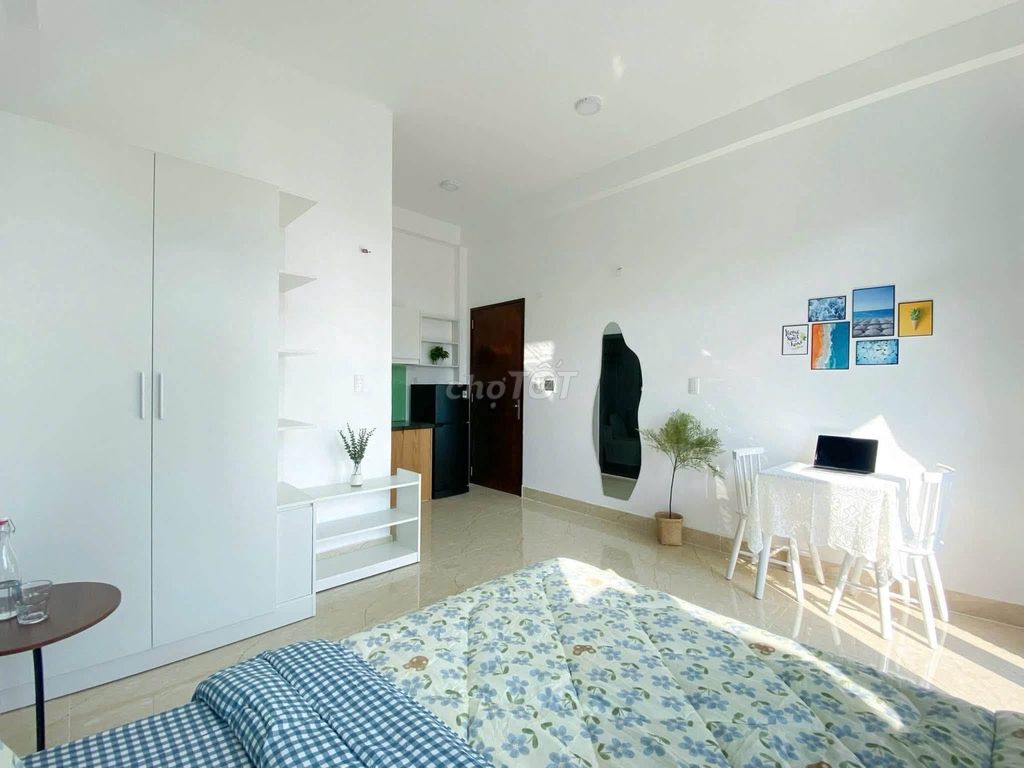 Rent a very pretty balcony - full interior - modern design